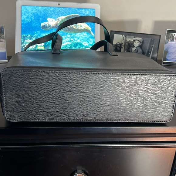 Michael Kors, Est. 1981 tote. - Picture 3 of 5